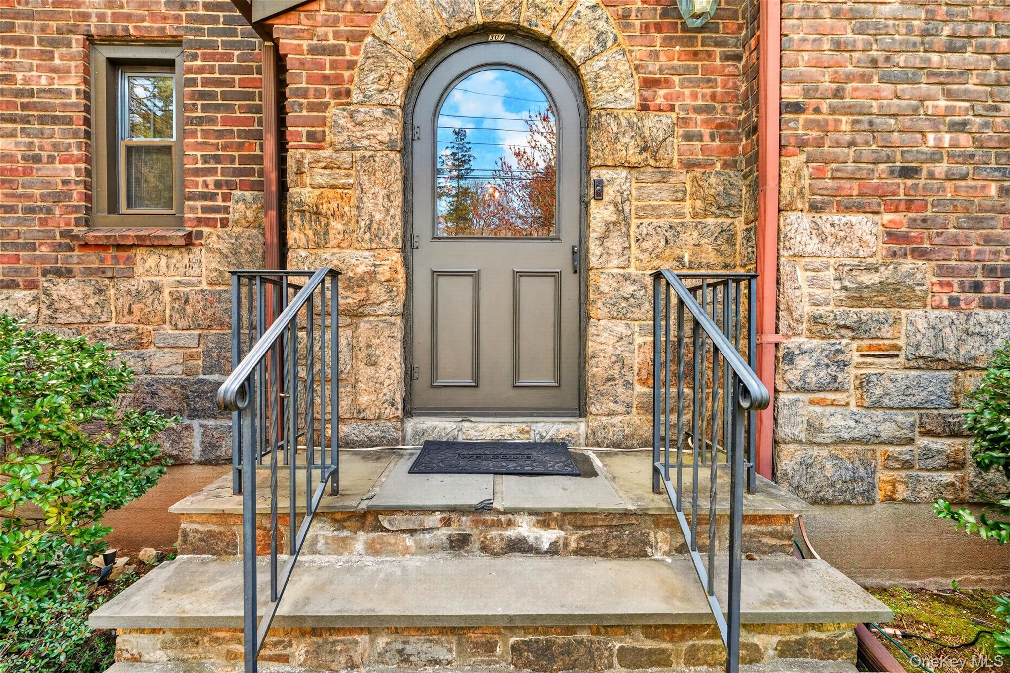 307 Hollywood Avenue