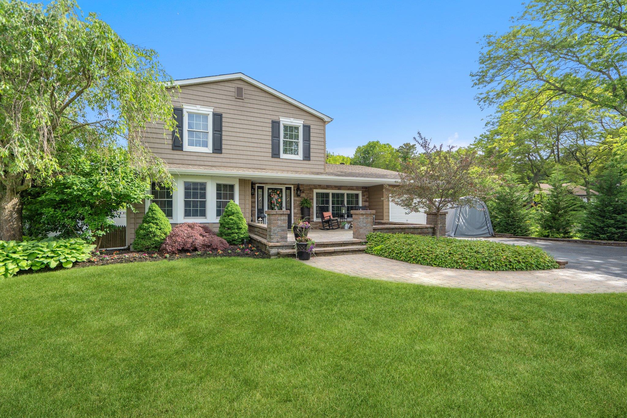 18 Placid Court, Holbrook, New York image 7