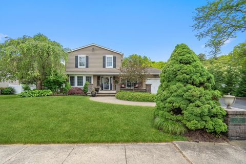 18 Placid Court Holbrook NY 11741