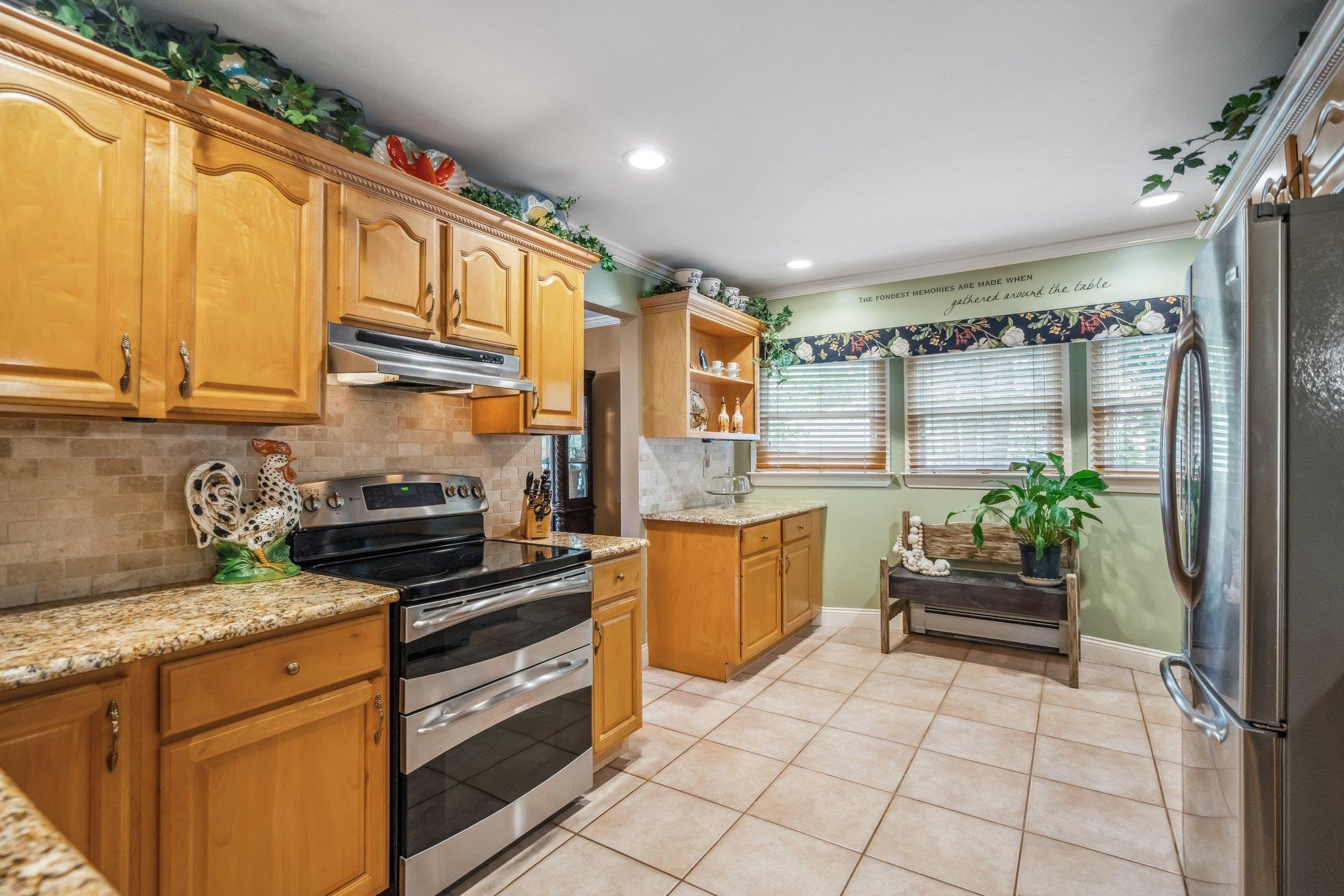 18 Placid Court, Holbrook, New York image 22
