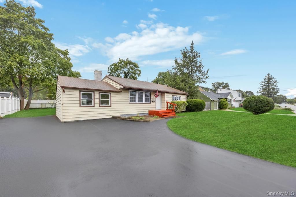 Photo of 148 Claywood Drive, Brentwood, NY 11717 (MLS # 922593)
