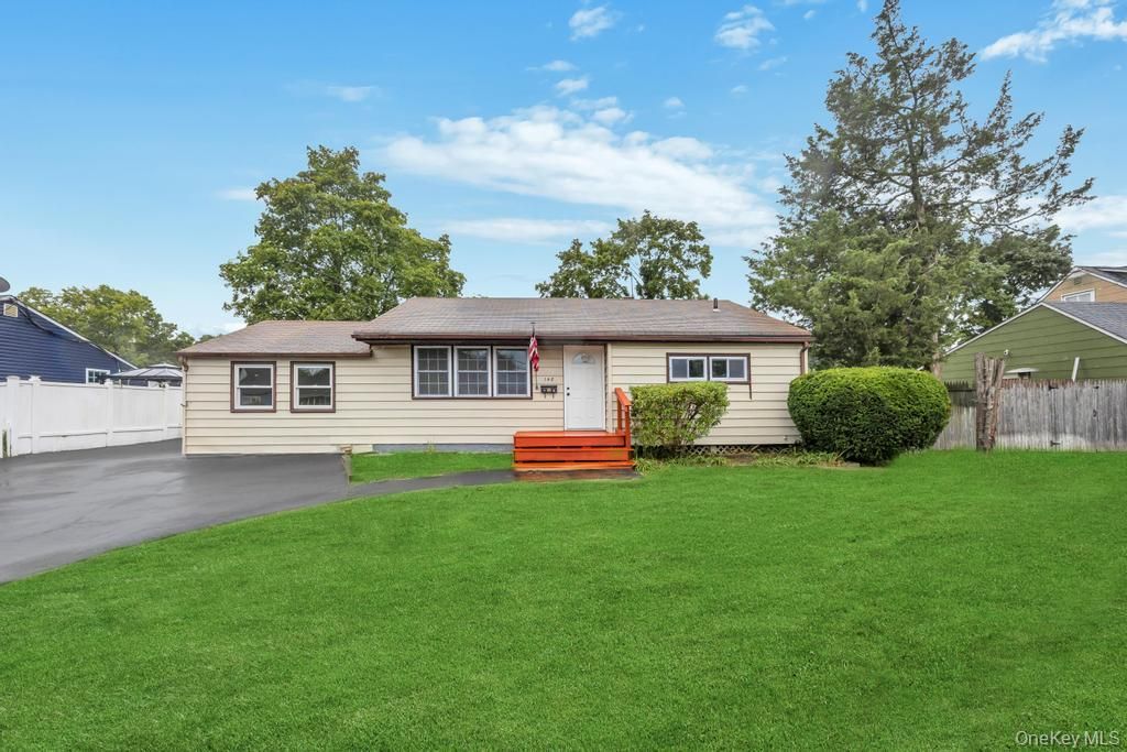 Photo of 148 Claywood Drive, Brentwood, NY 11717 (MLS # 922593)
