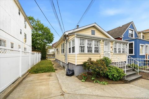 Photo of 3408 Ely Avenue, Bronx, NY 10469 (MLS # 989577)