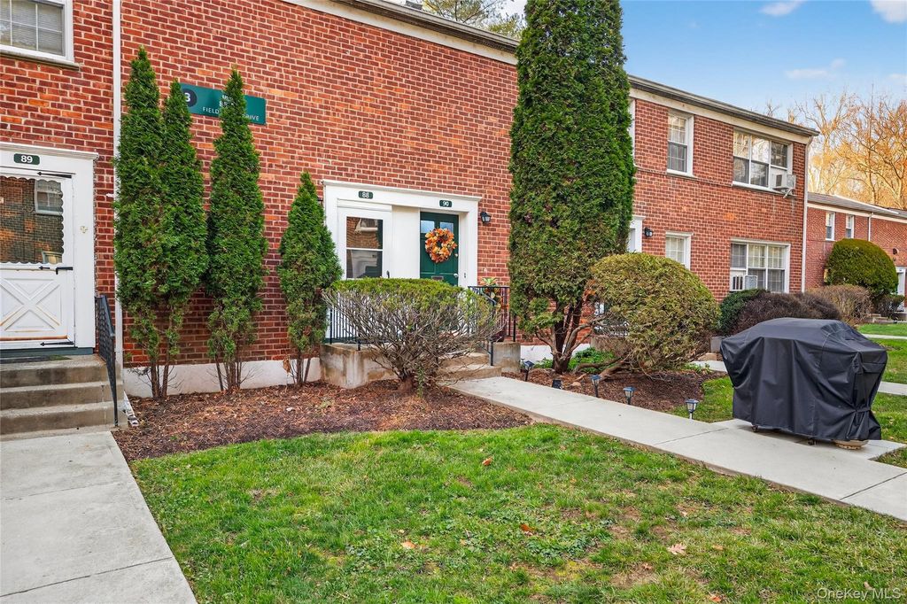 Photo of 3 Fieldstone Drive #88, Hartsdale, NY 10530 (MLS # 939578)