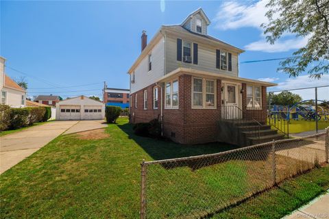 Photo of 59 Lakeview Avenue, Lynbrook, NY 11563 (MLS # 908431)