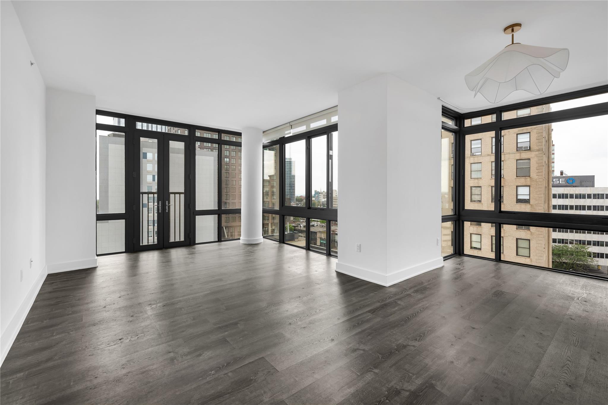 Property for Sale at Huguenot Street 1106, New Rochelle, New York - Bedrooms: 2 
Bathrooms: 3 
Rooms: 6  - $719,000