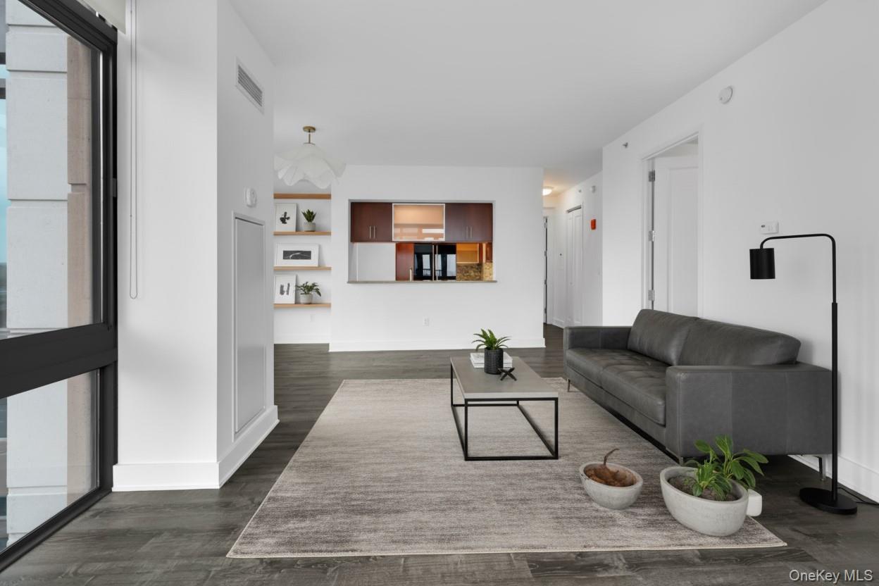 175 Huguenot Street 1106