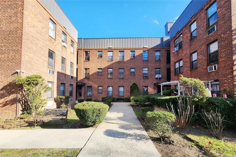 215-43 48th Avenue Unit 3B, Bayside, NY 11364 - MLS#: 852690
