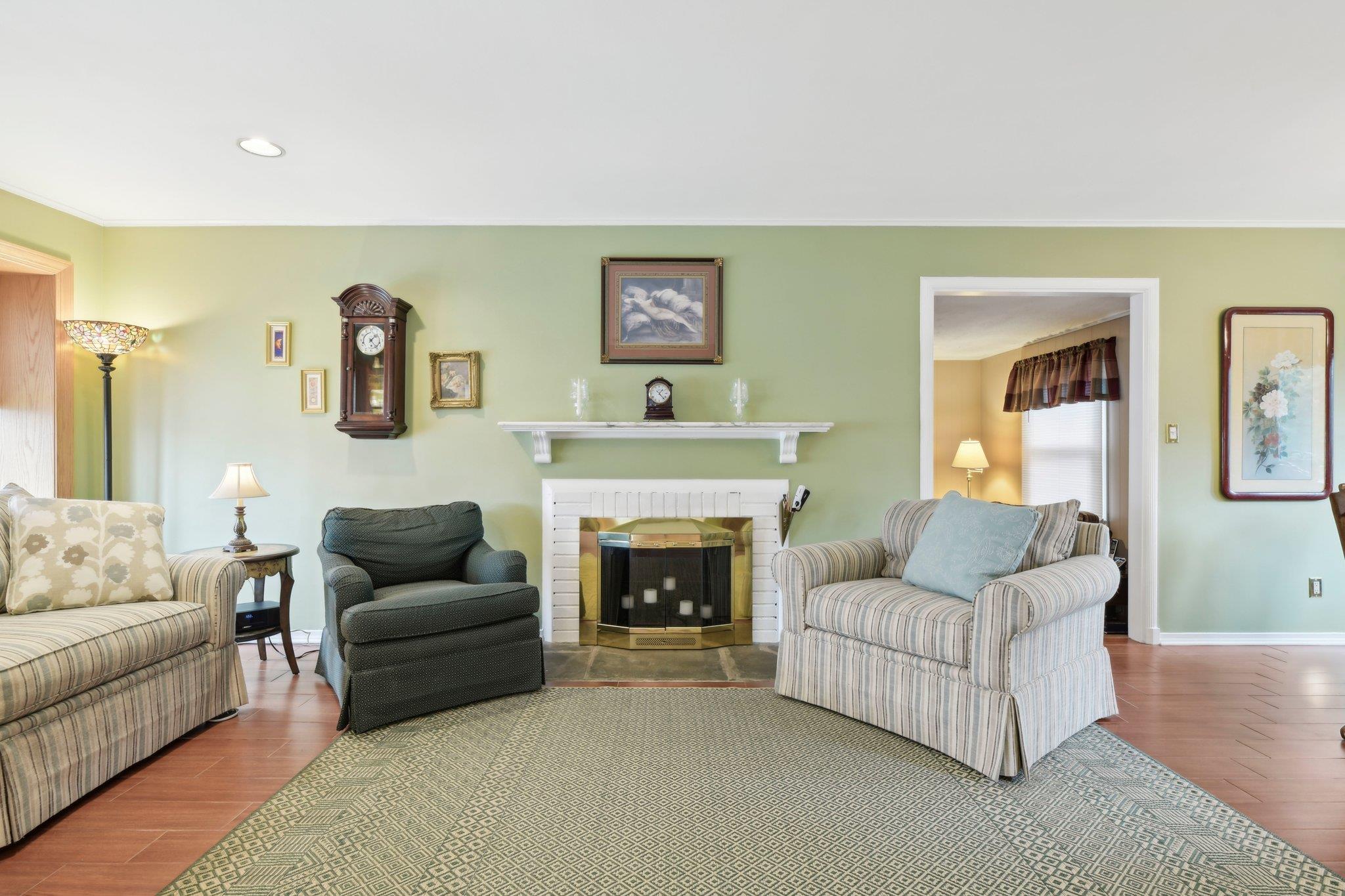527 Davie Street, Westbury, New York image 6