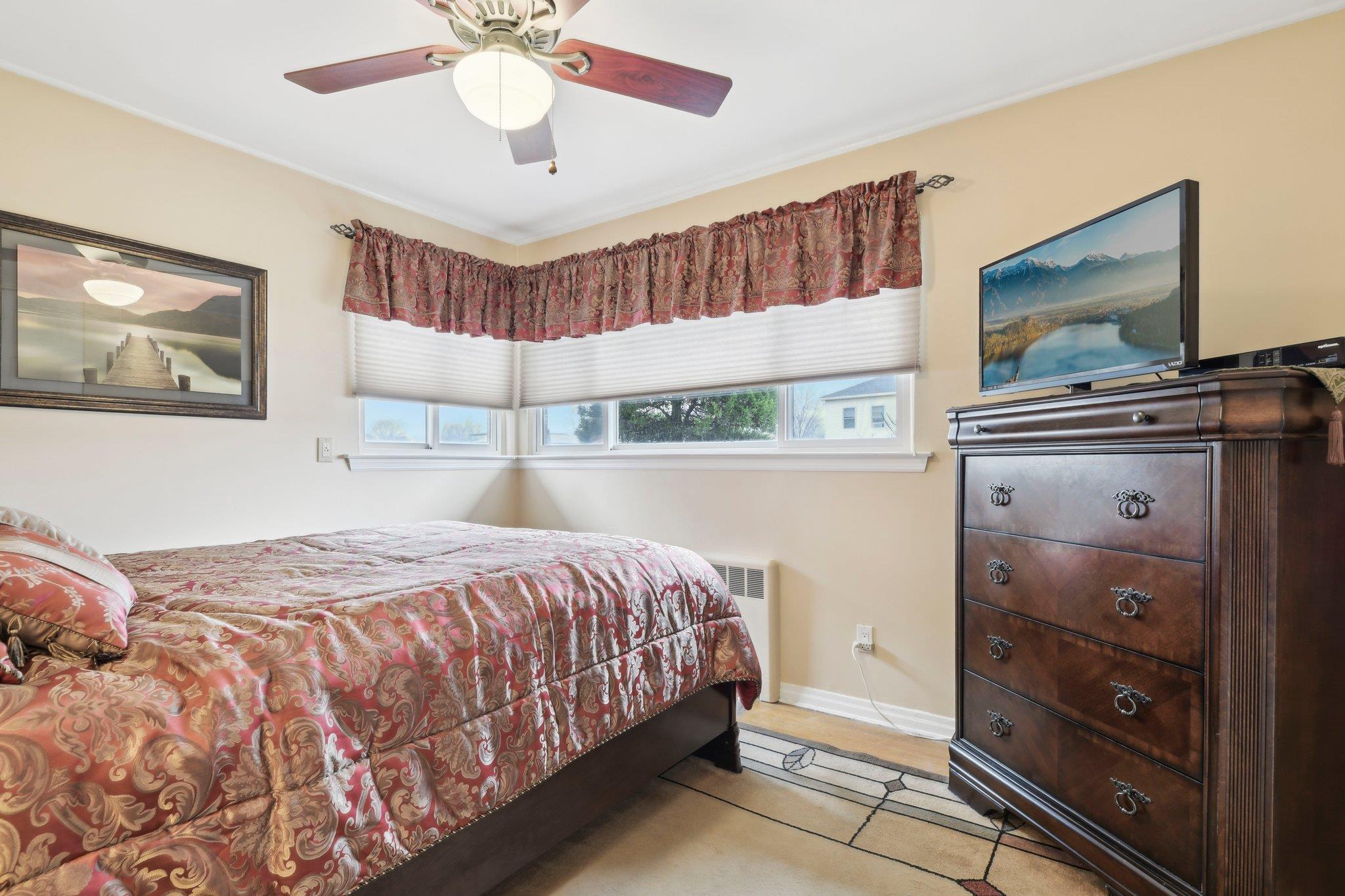 527 Davie Street, Westbury, New York image 19