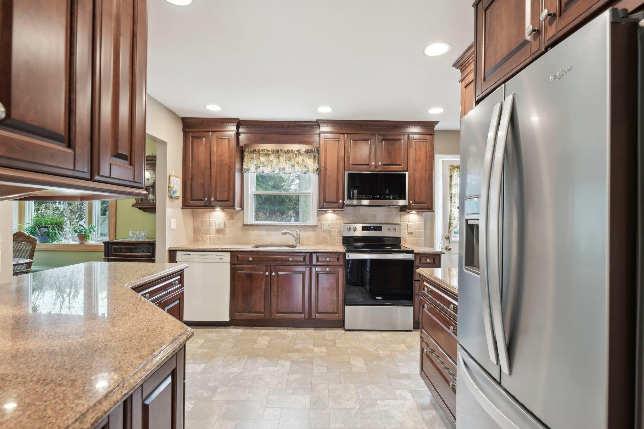 527 Davie Street, Westbury, New York image 13