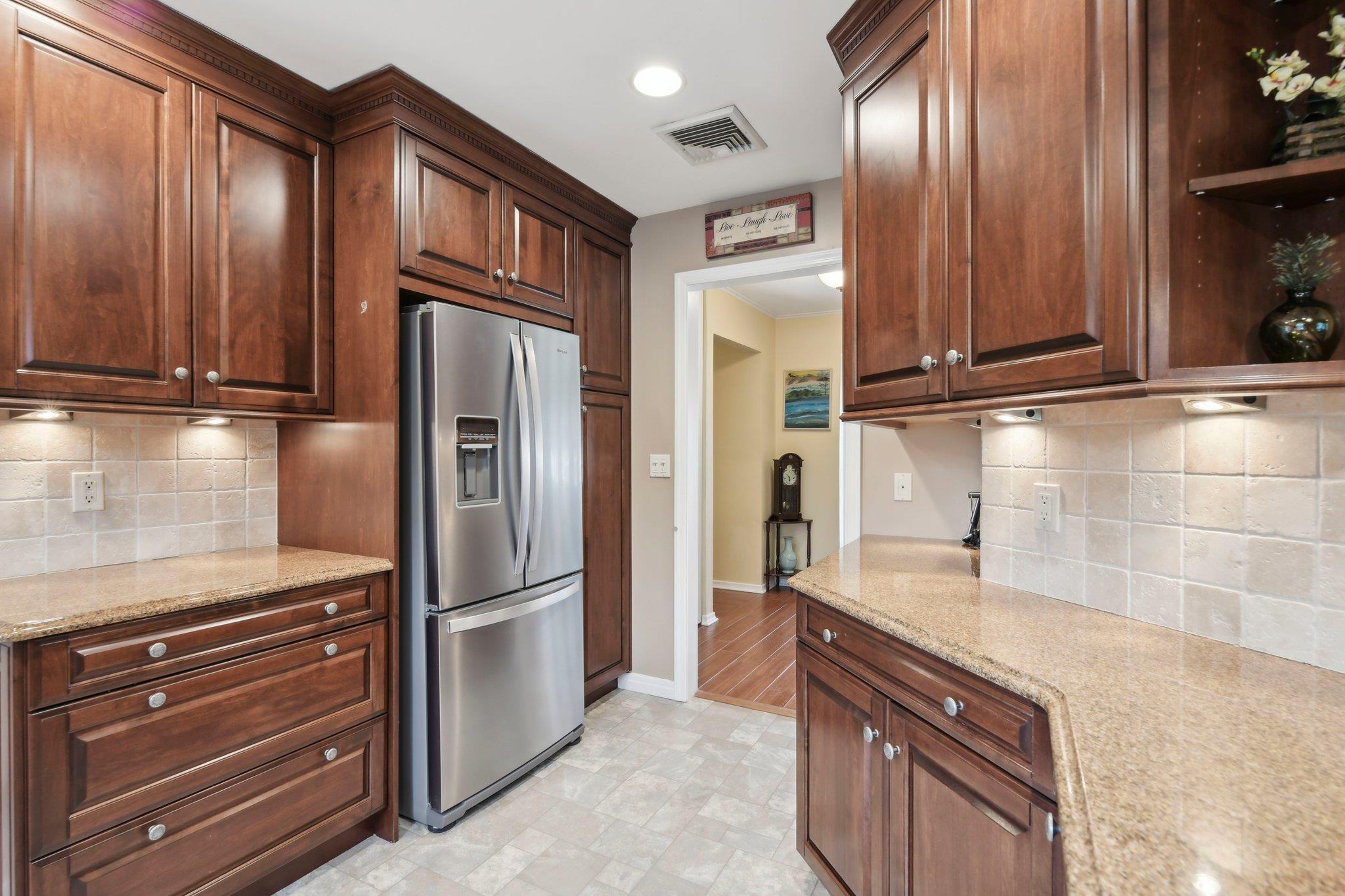 527 Davie Street, Westbury, New York image 12