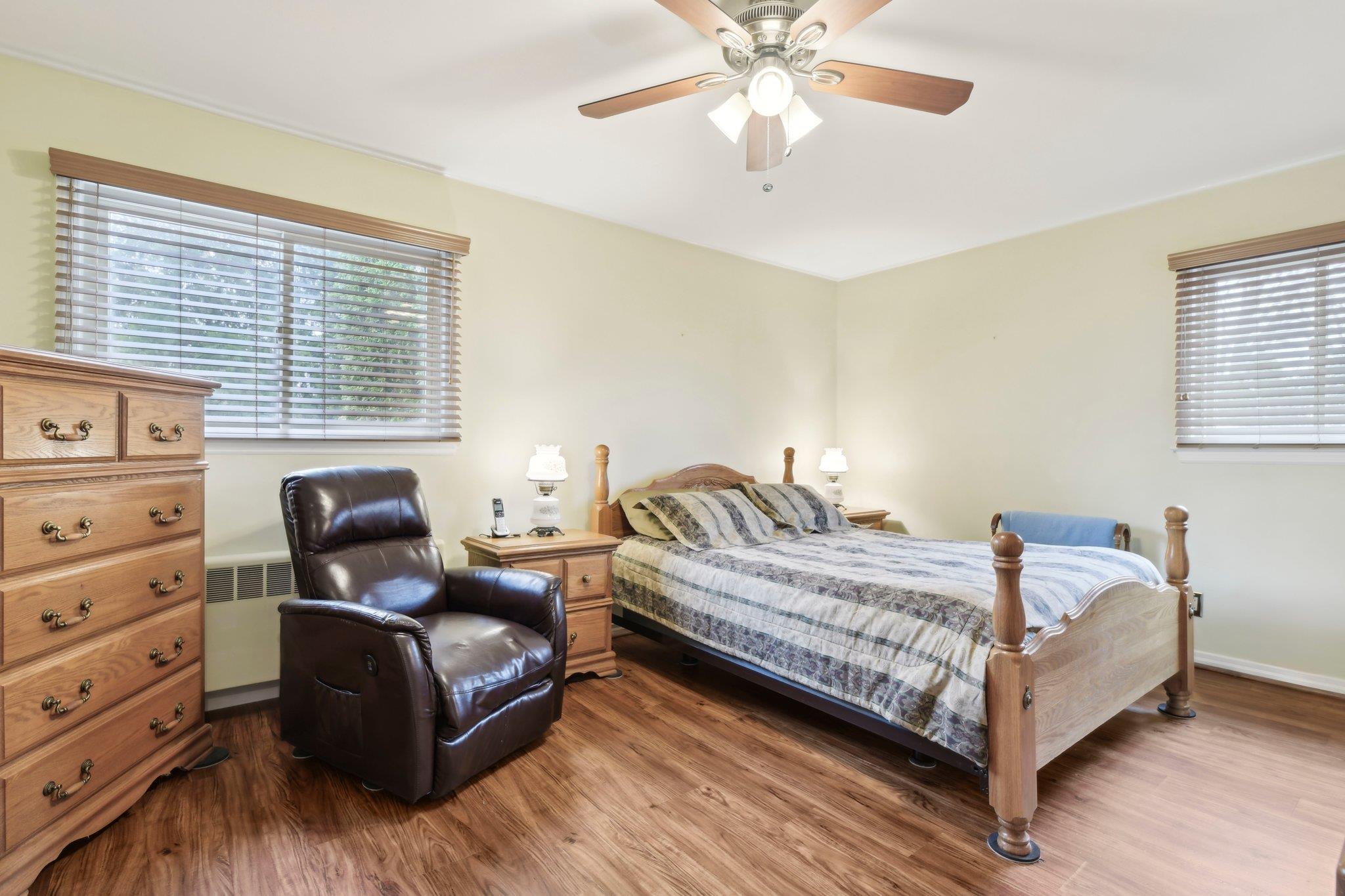 527 Davie Street, Westbury, New York image 20