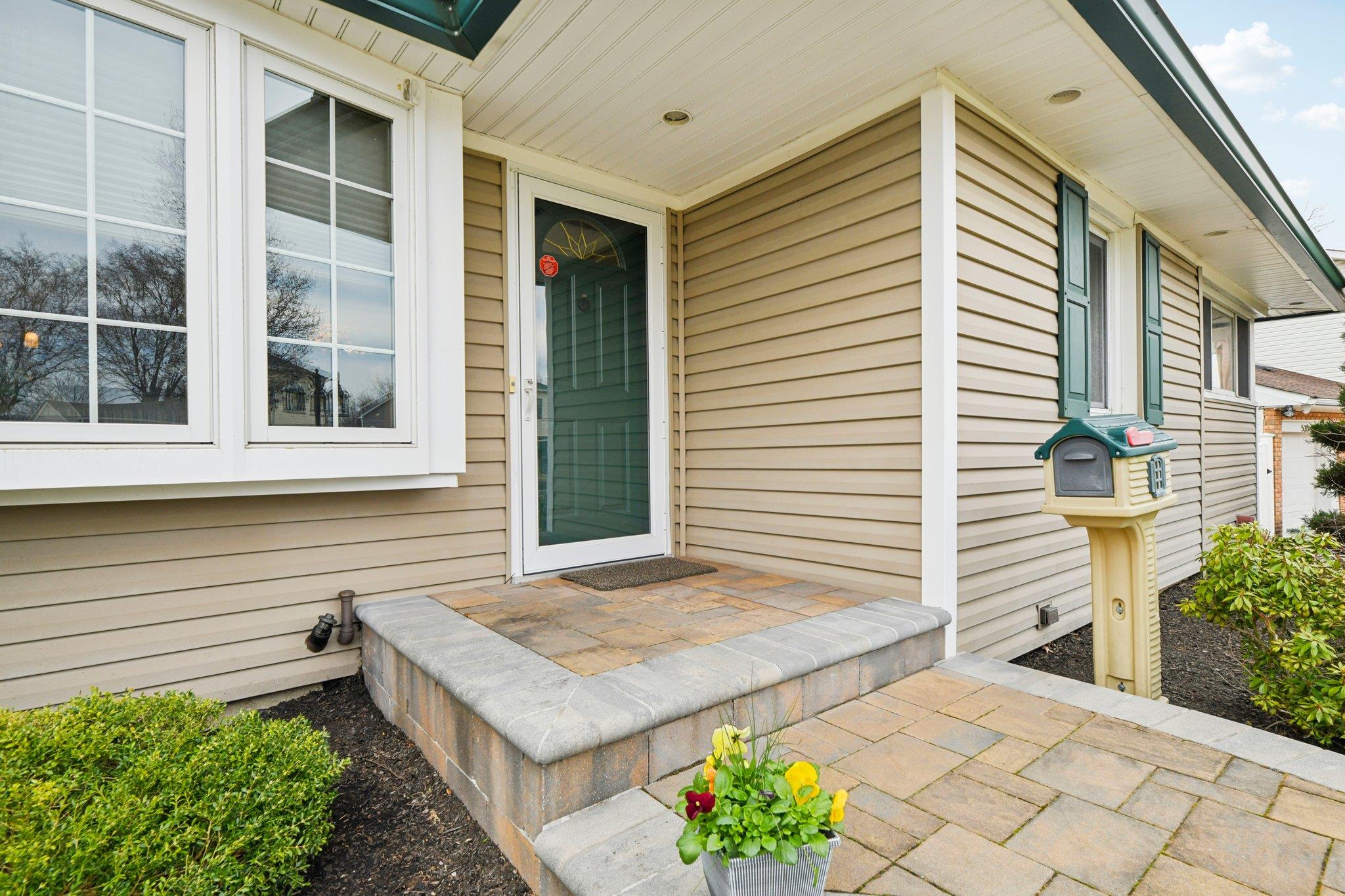 527 Davie Street, Westbury, New York image 3