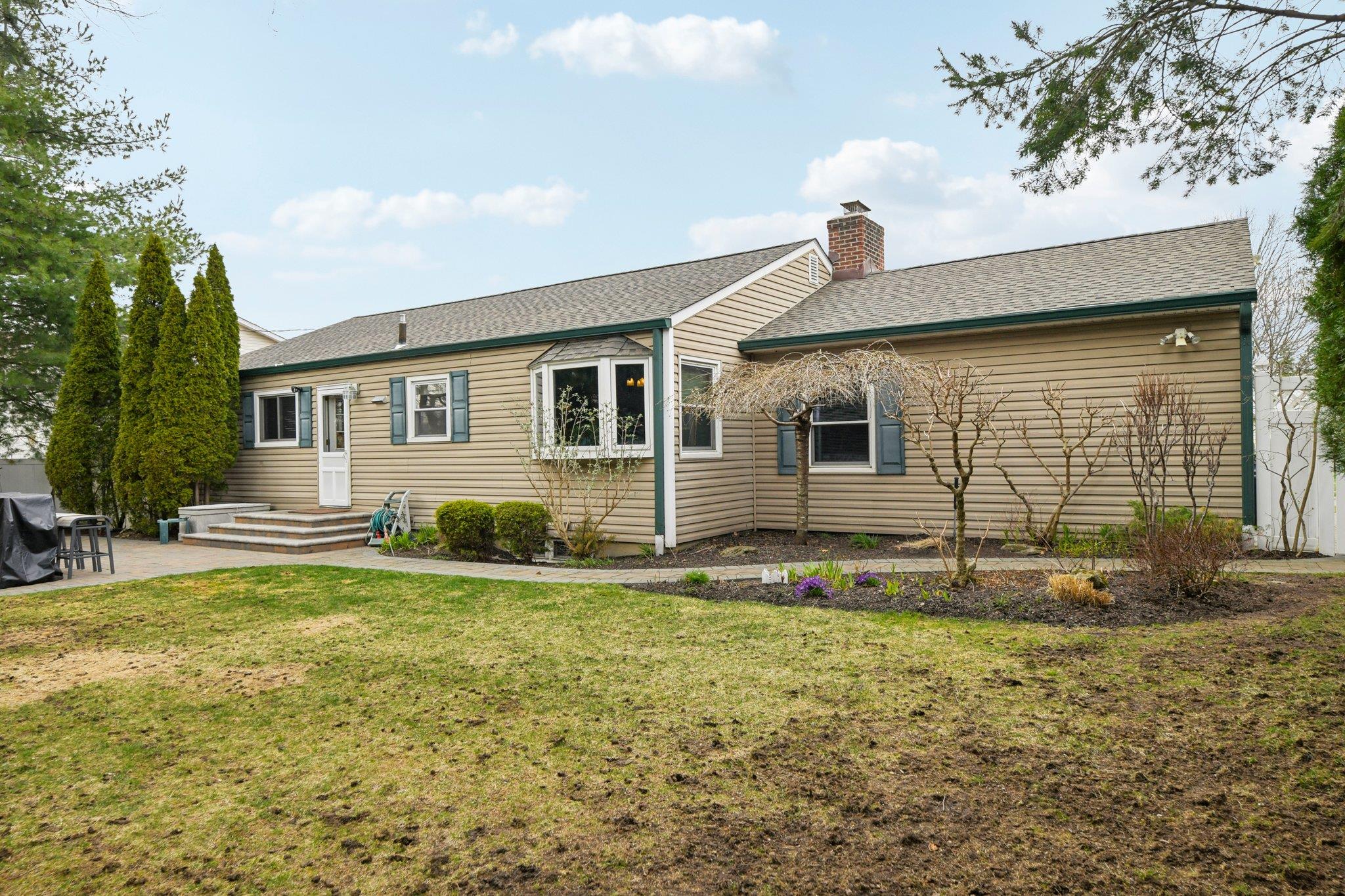 527 Davie Street, Westbury, New York image 29