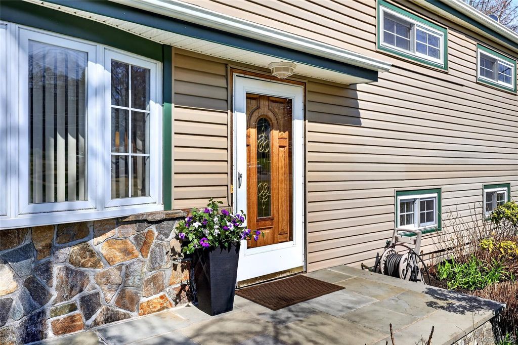 Photo of 606 Washington Avenue, Pleasantville, NY 10570 (MLS # 967397)