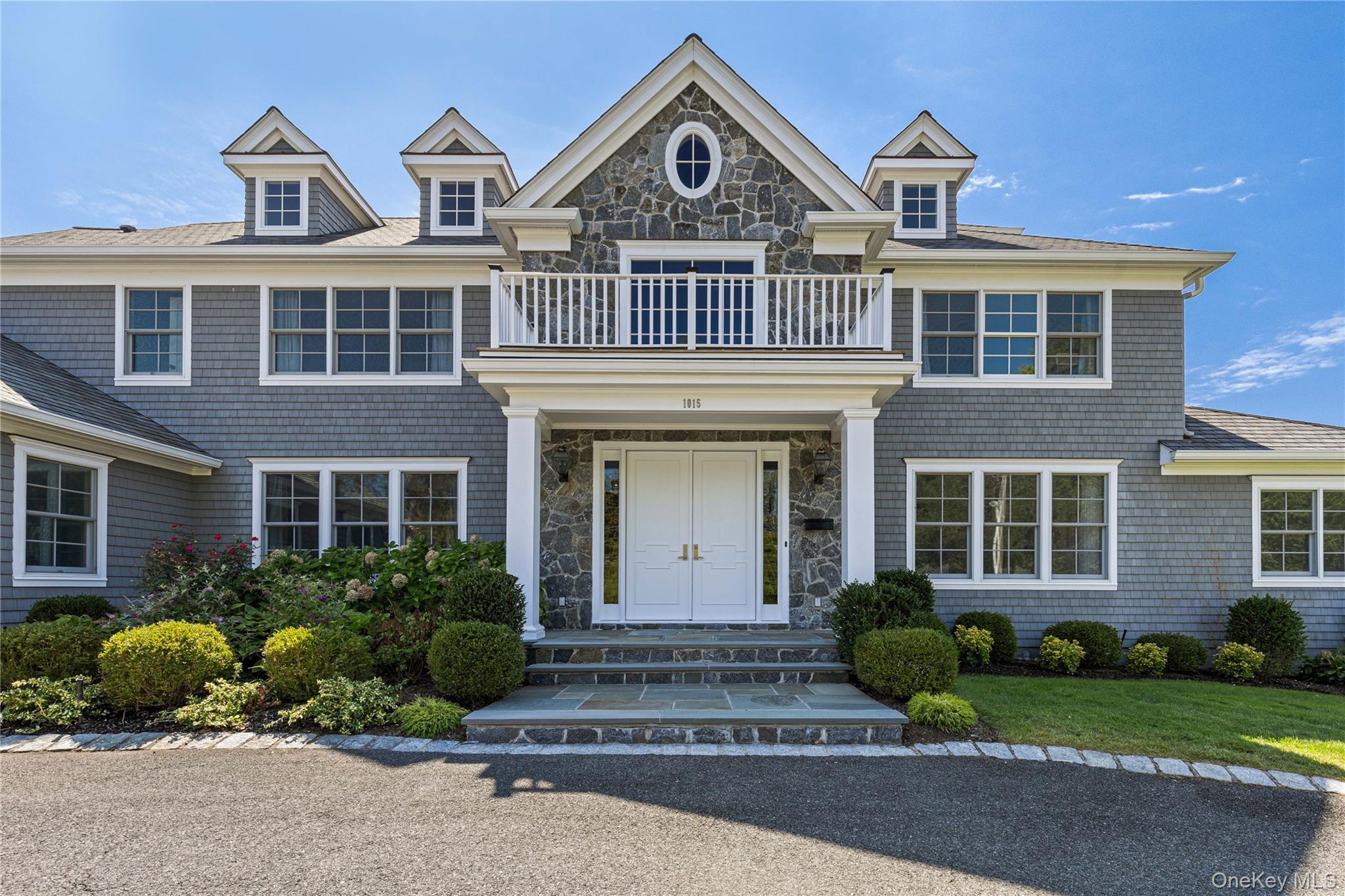 1015 Seven Oaks Lane