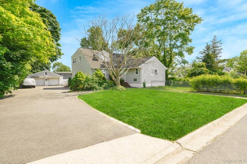 Photo of 733 14th Street, West Babylon, NY 11704 (MLS # 1010469)