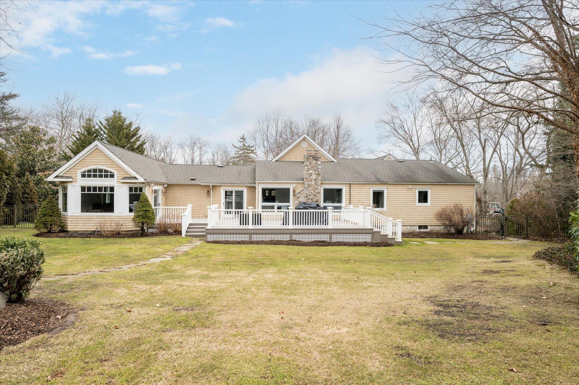 4 Threepence Drive, Melville, New York image 25