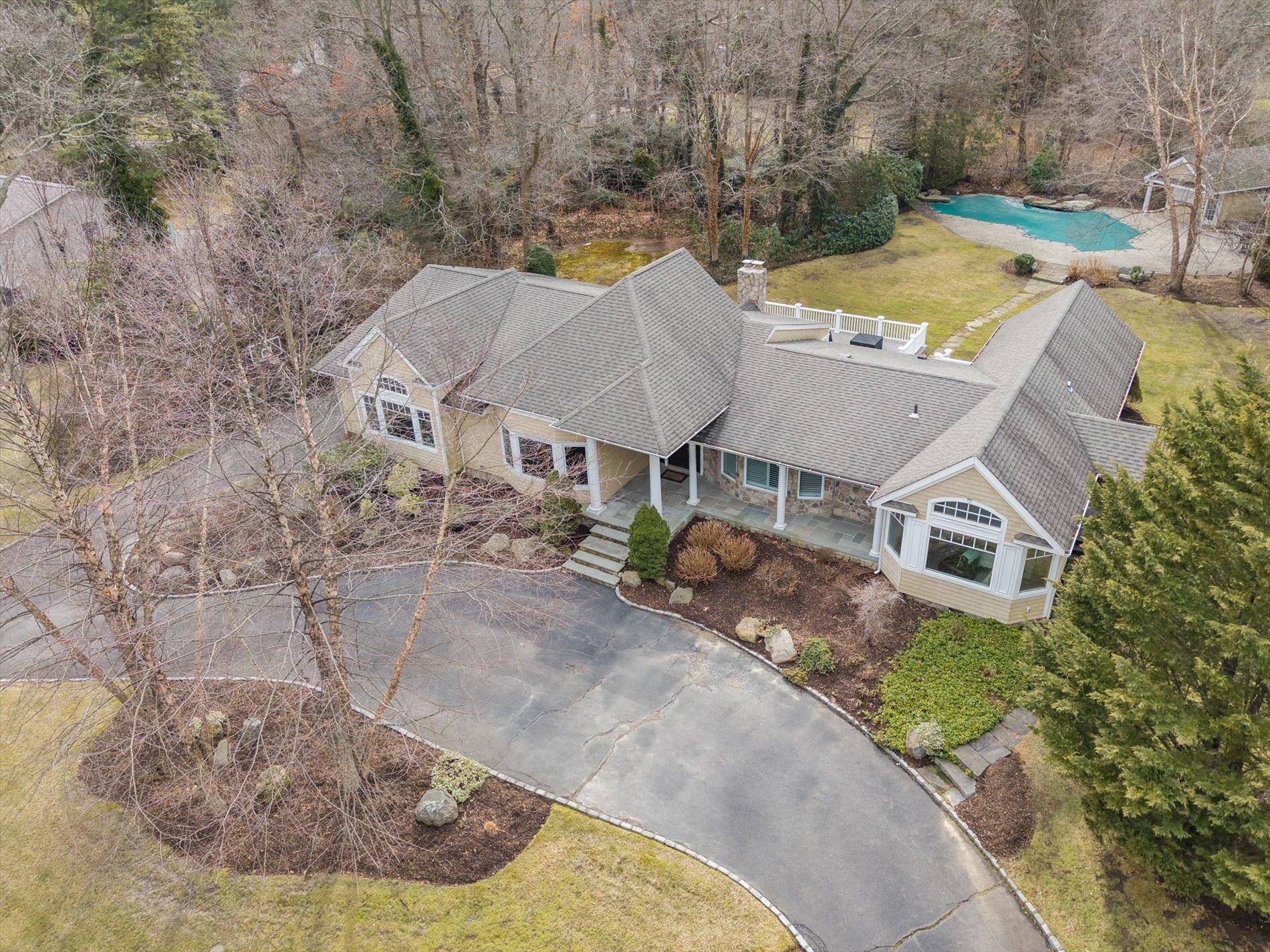 4 Threepence Drive, Melville, New York image 6