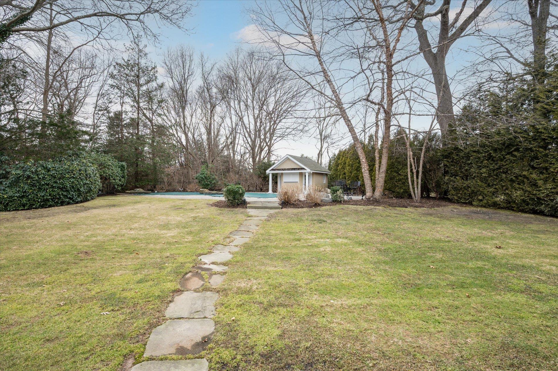 4 Threepence Drive, Melville, New York image 28
