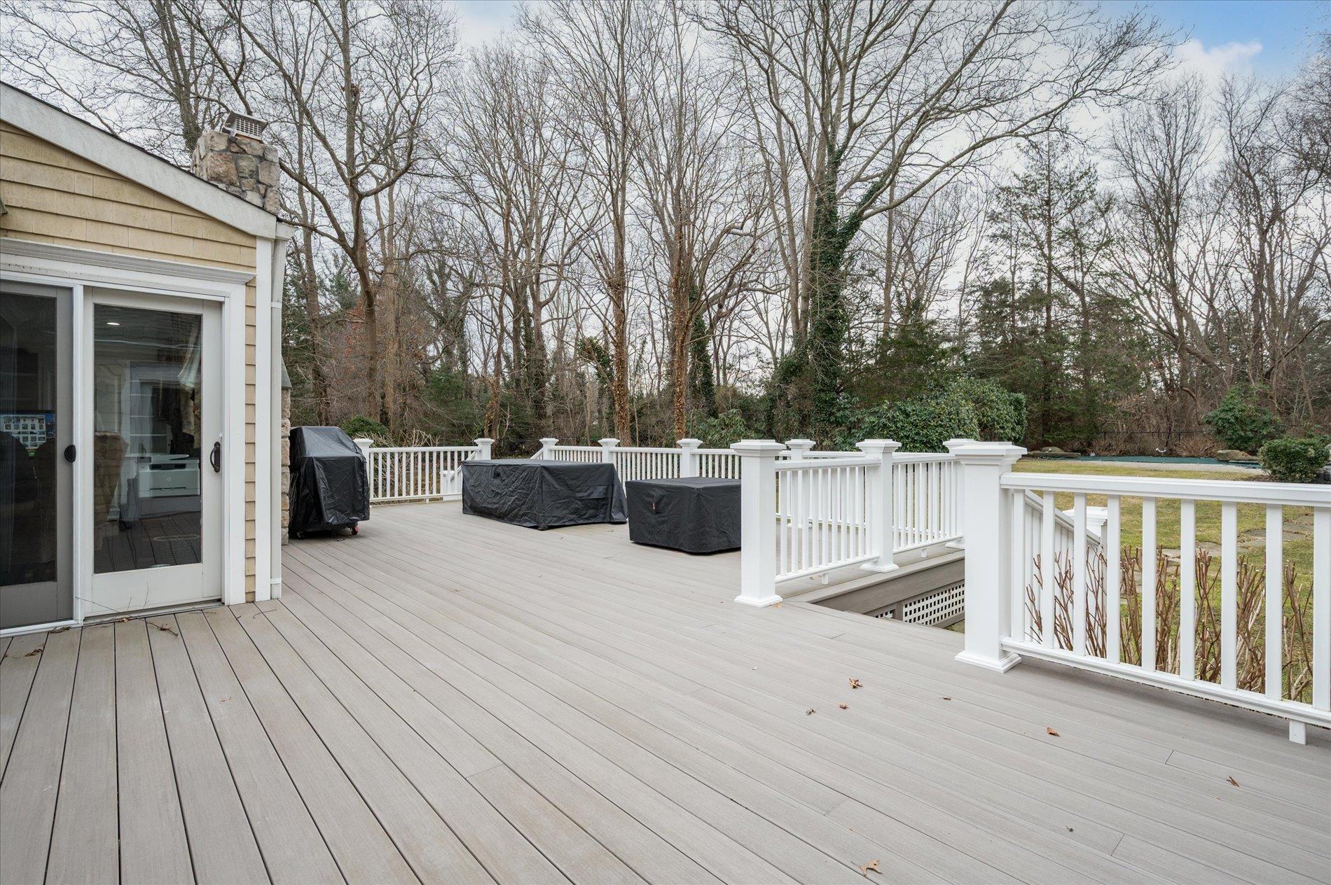 4 Threepence Drive, Melville, New York image 27