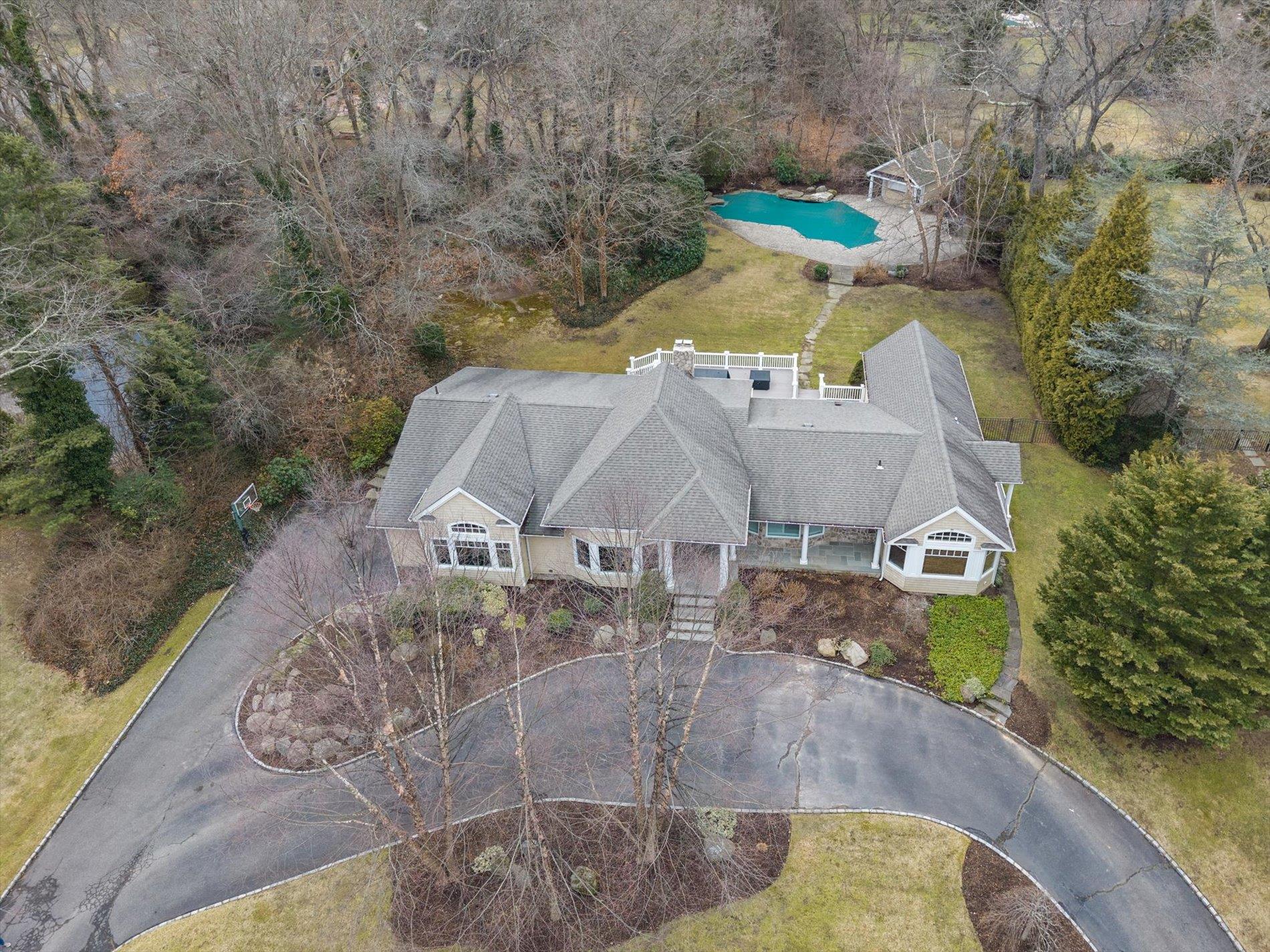 4 Threepence Drive, Melville, New York image 4