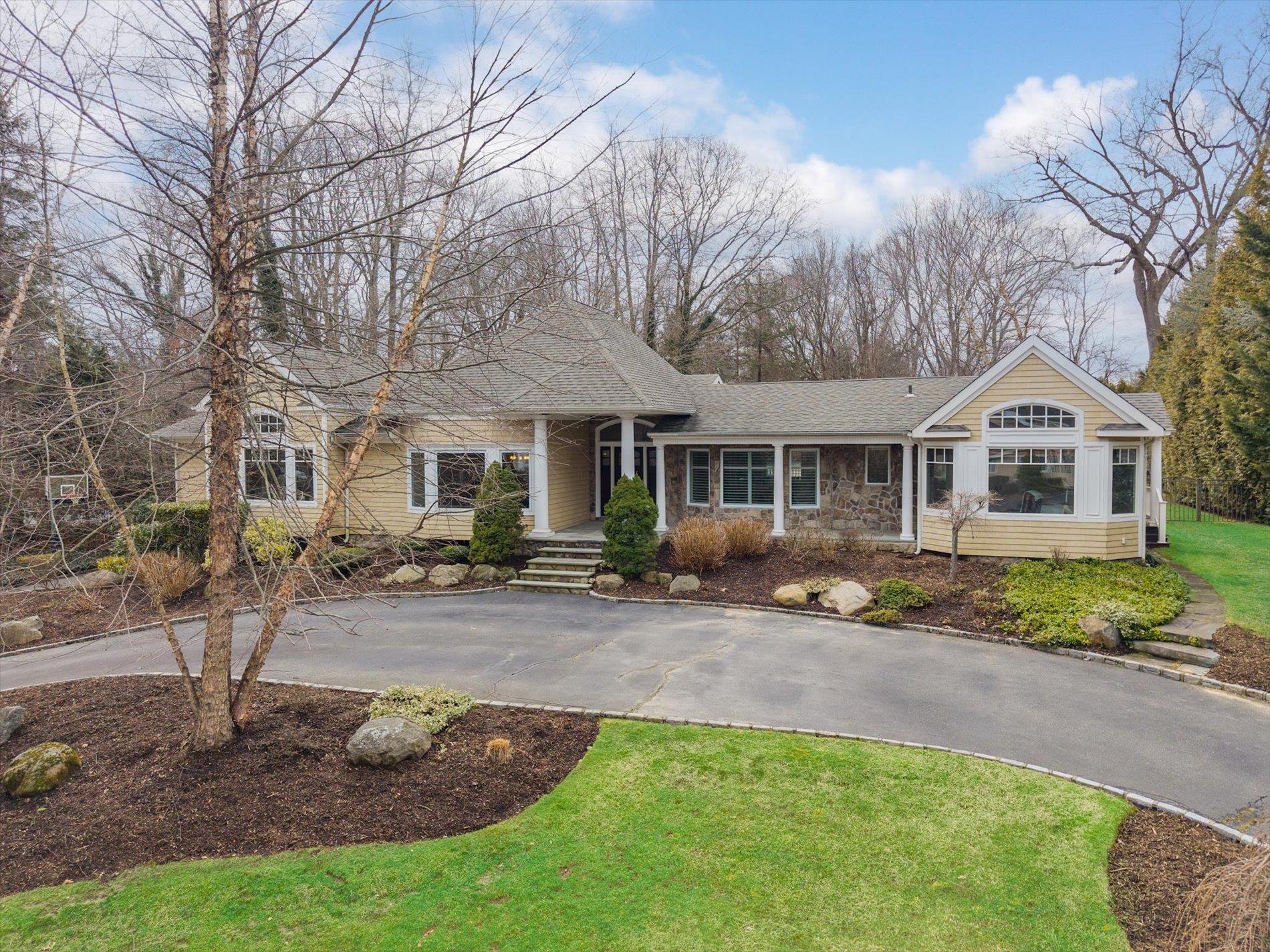 4 Threepence Drive, Melville, New York image 2