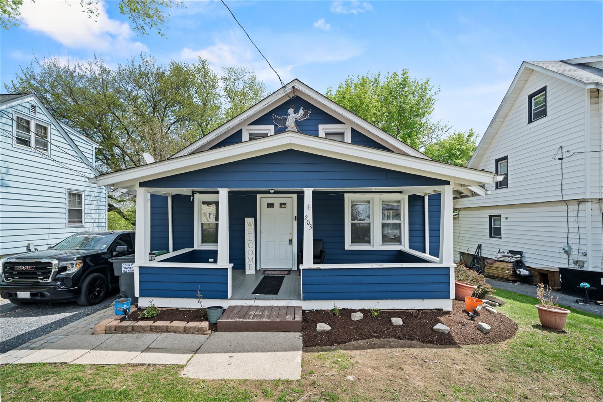 Watkins Avenue, Middletown, New York - 2 Bedrooms  
1 Bathrooms  
8 Rooms - 
