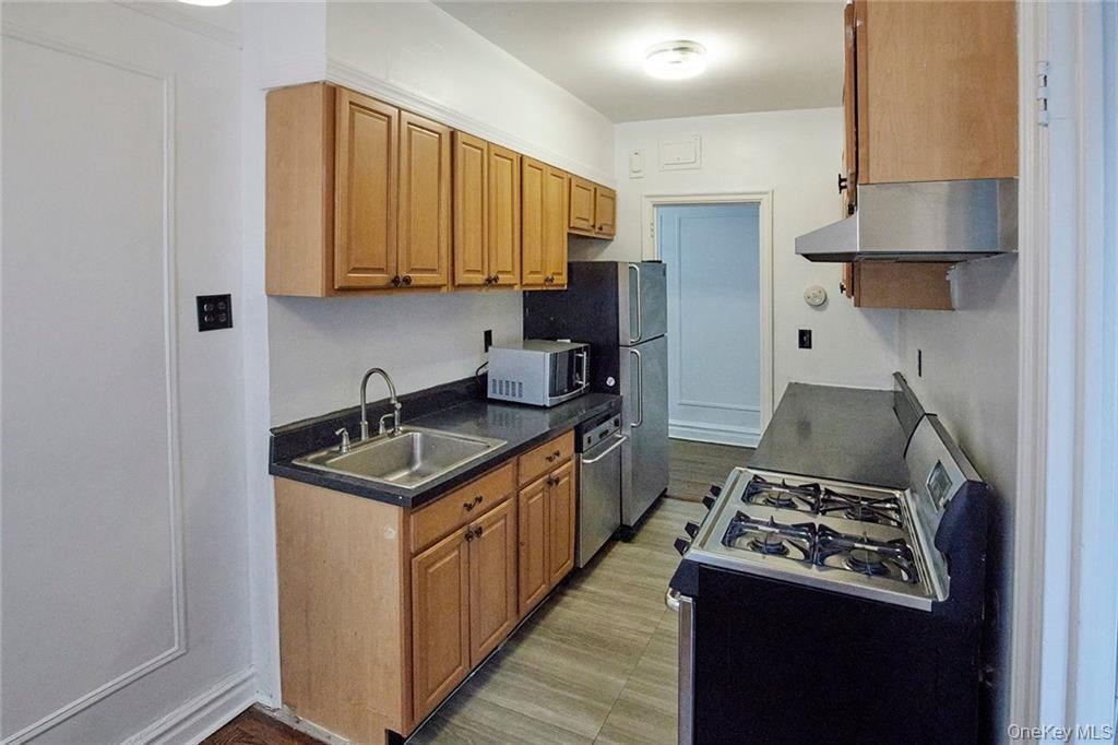 1470 Midland Avenue 1-O