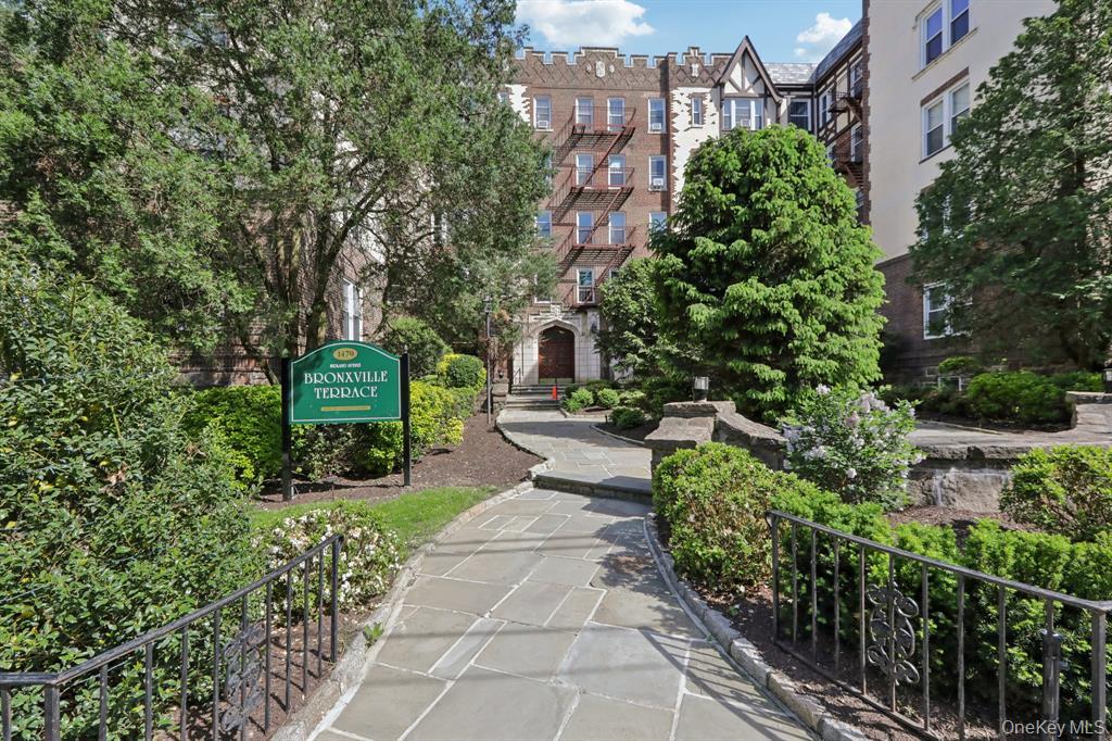 1470 Midland Avenue 1-O