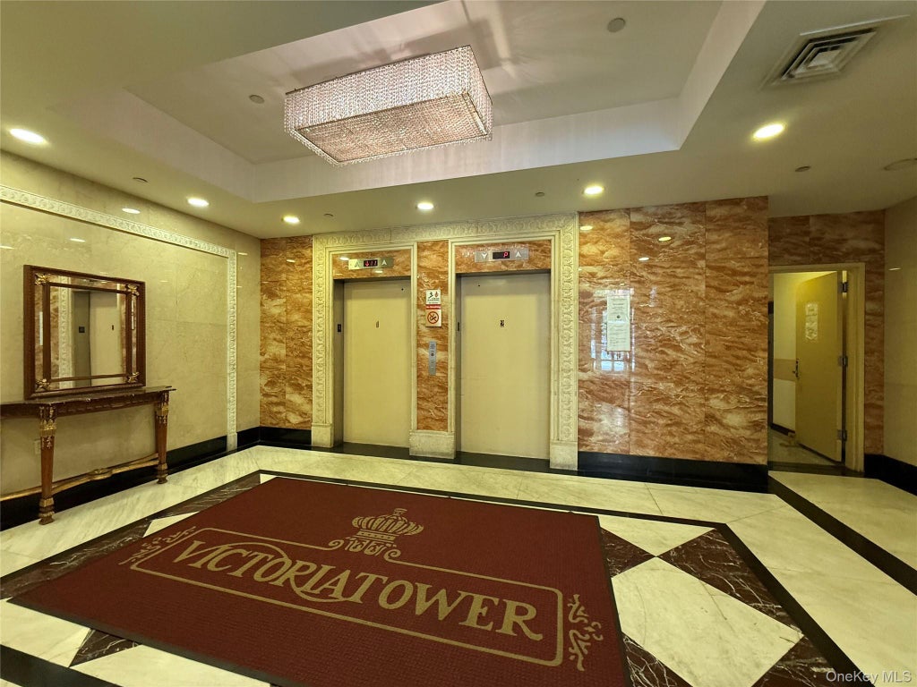 Photo of 13338 Sanford Ave AVE #15E, Flushing, NY 11355 (MLS # 1042119)
