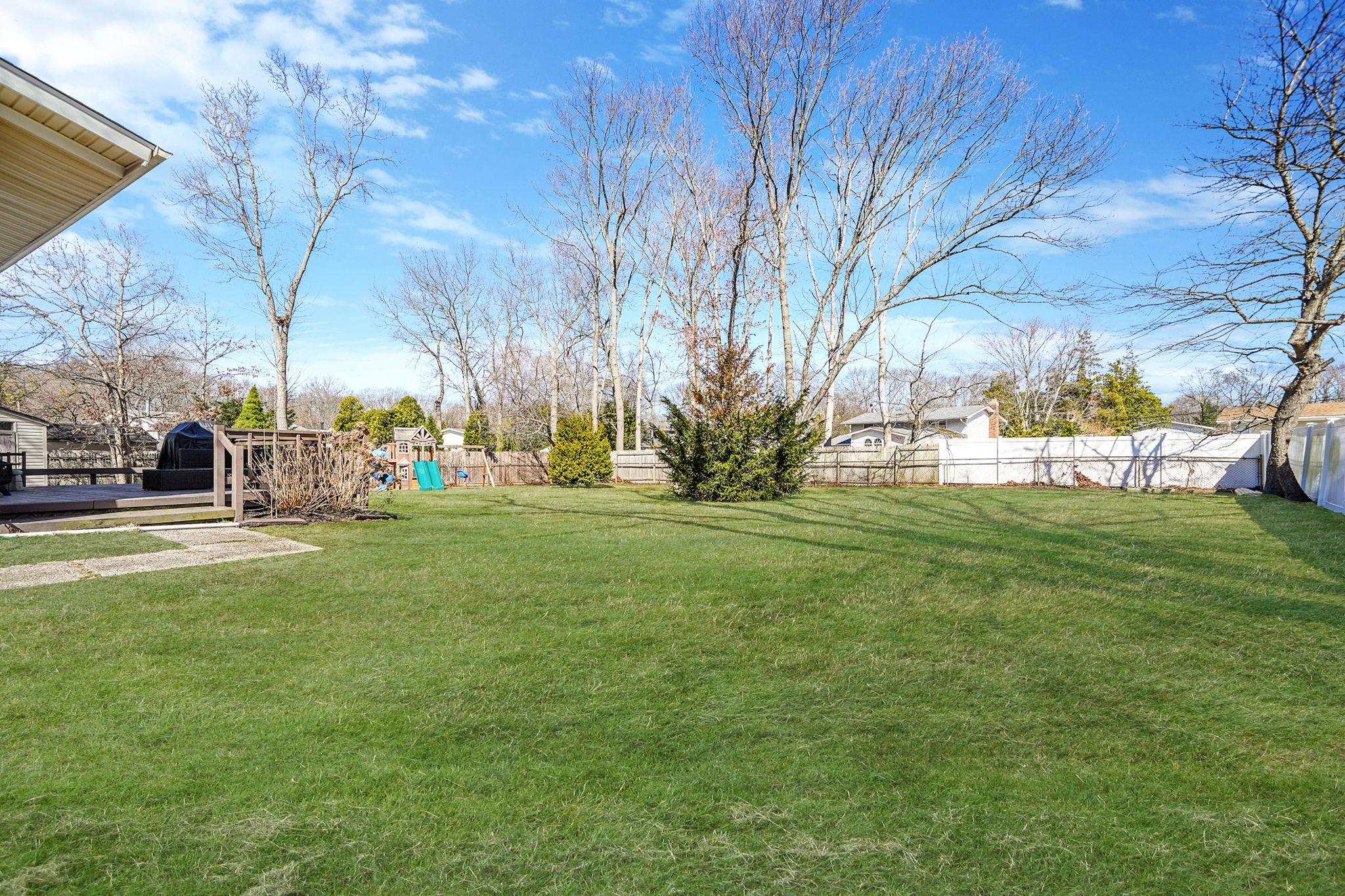 3 Lodge Lane, East Setauket, New York image 30