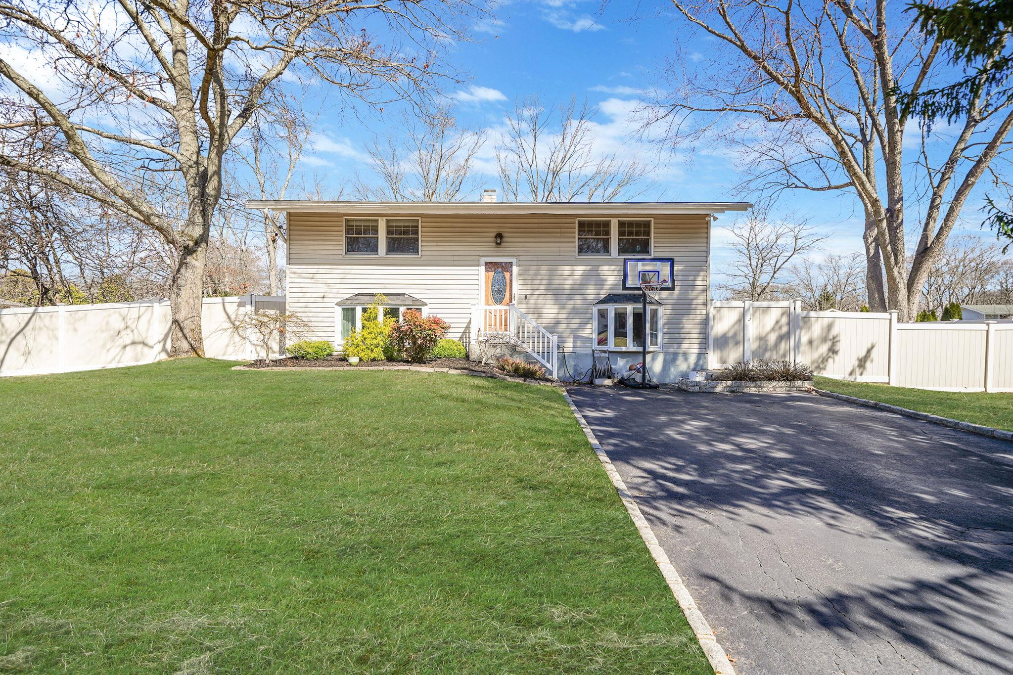3 Lodge Lane, East Setauket, New York image 1