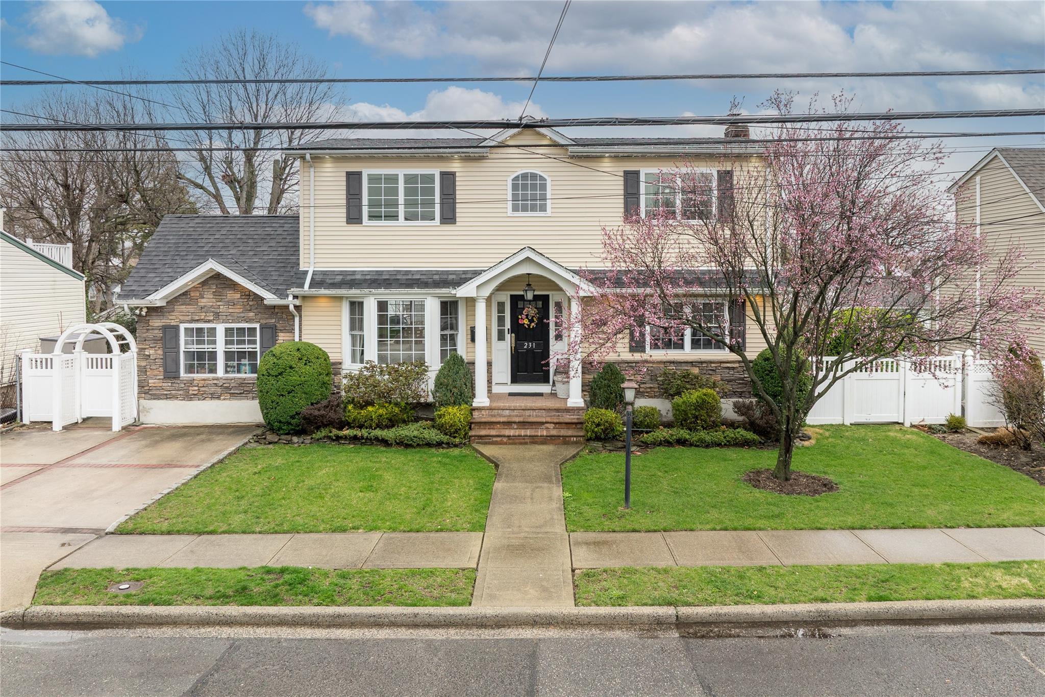 231 Doris Avenue, Franklin Square, New York image 1