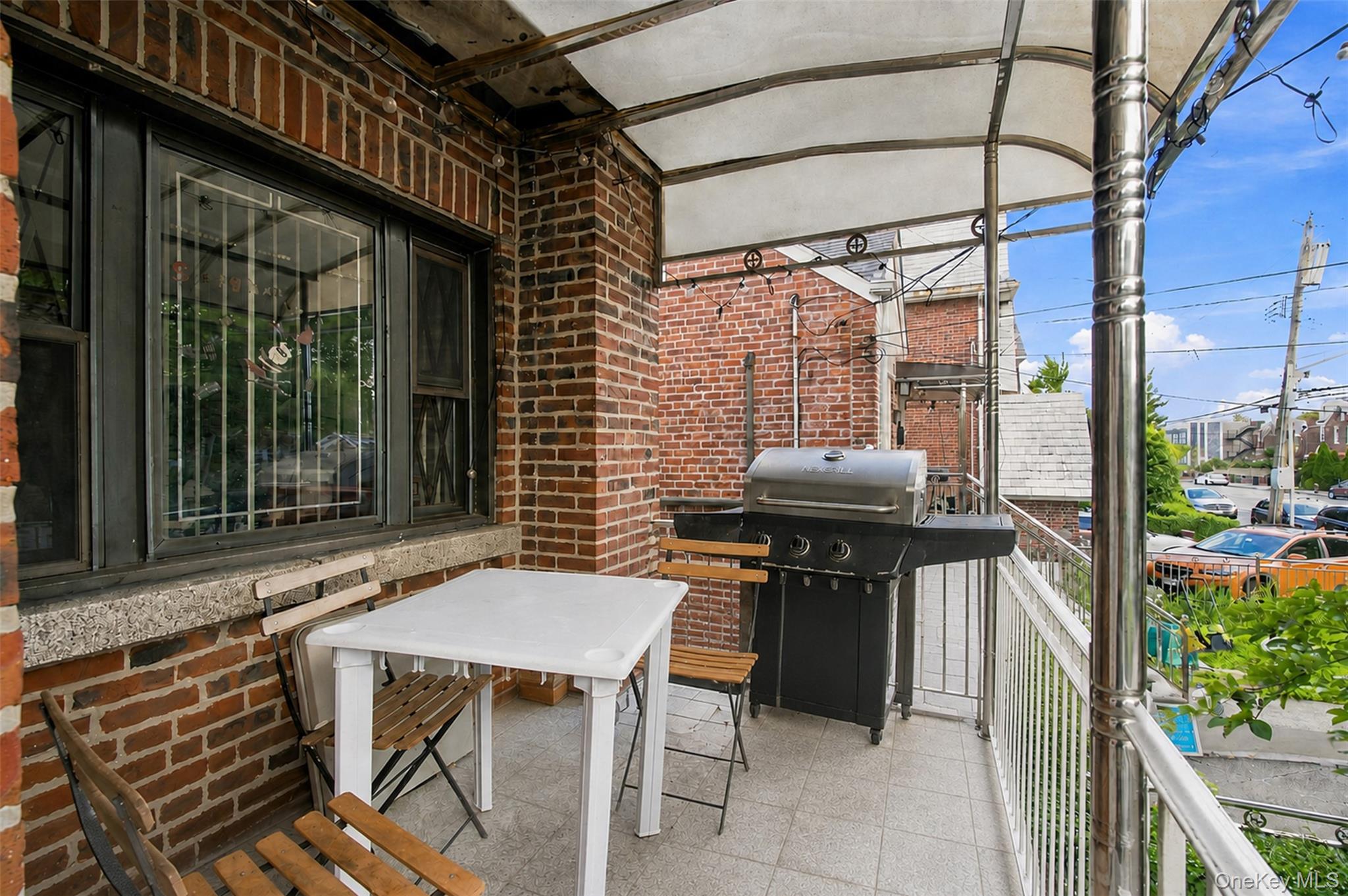 2546 Laconia Avenue - Photo 4