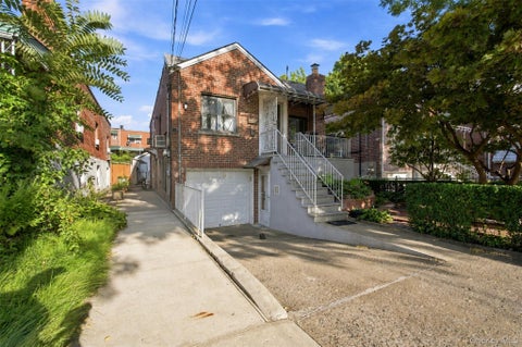 Multifamily For Sale - 2546 Laconia Avenue<br/> Bronx, NY 10469