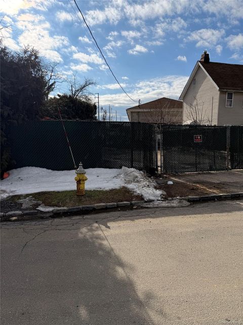 Photo of 15 Hicks Street, Westbury, NY 11590 (MLS # 958330)