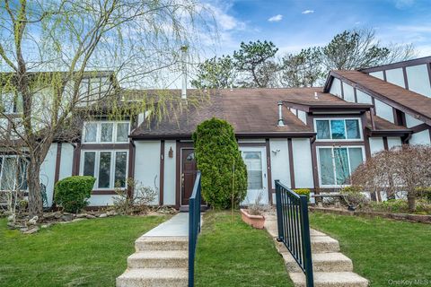 Photo of 26 Amesworth Court, Middle Island, NY 11953 (MLS # 985295)