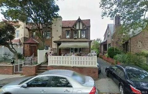 Multifamily For Sale - 8561 67th Avenue<br/> Rego Park, NY 11374