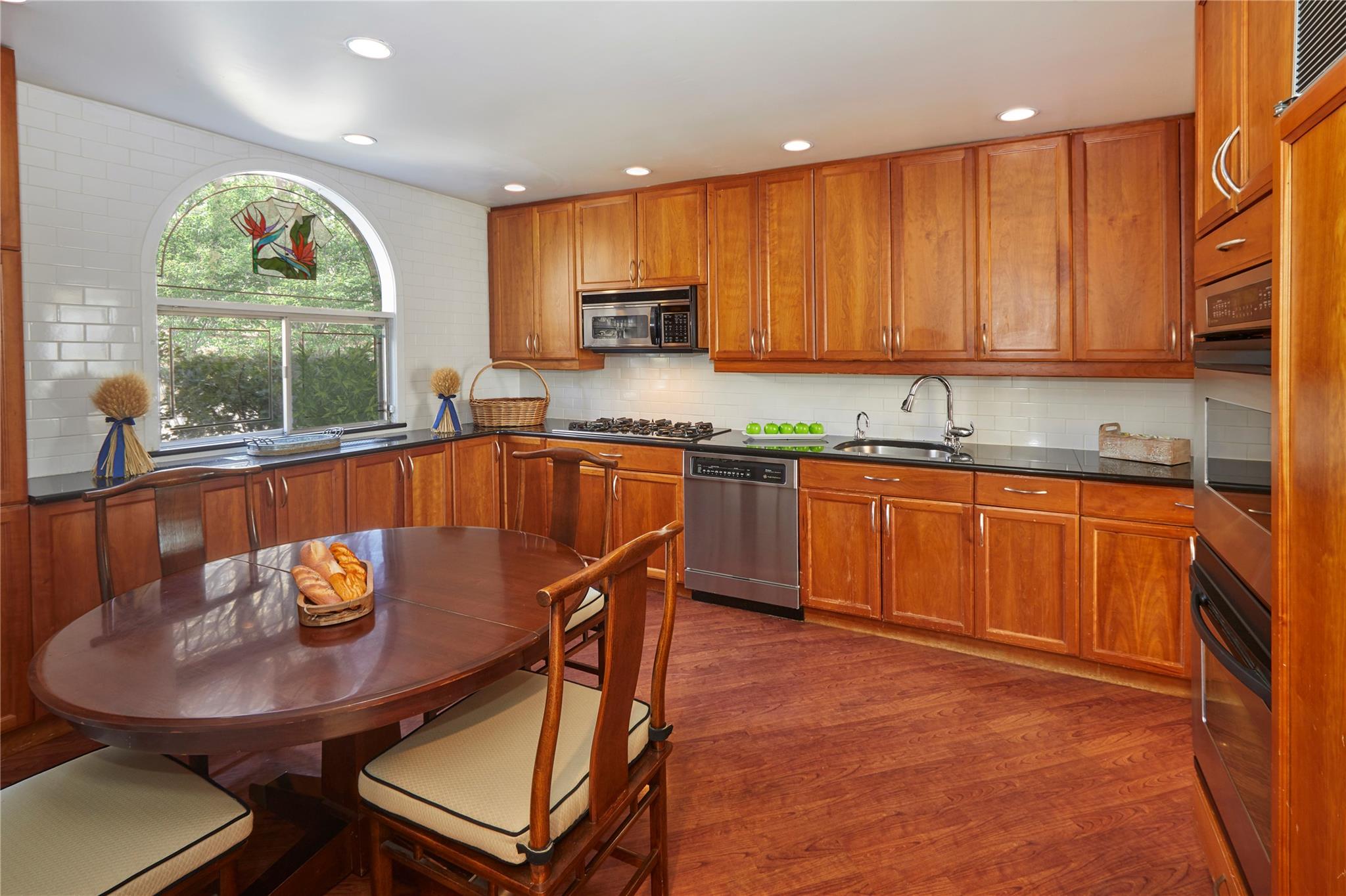 4425 S Douglas Avenue, Bronx, New York image 7