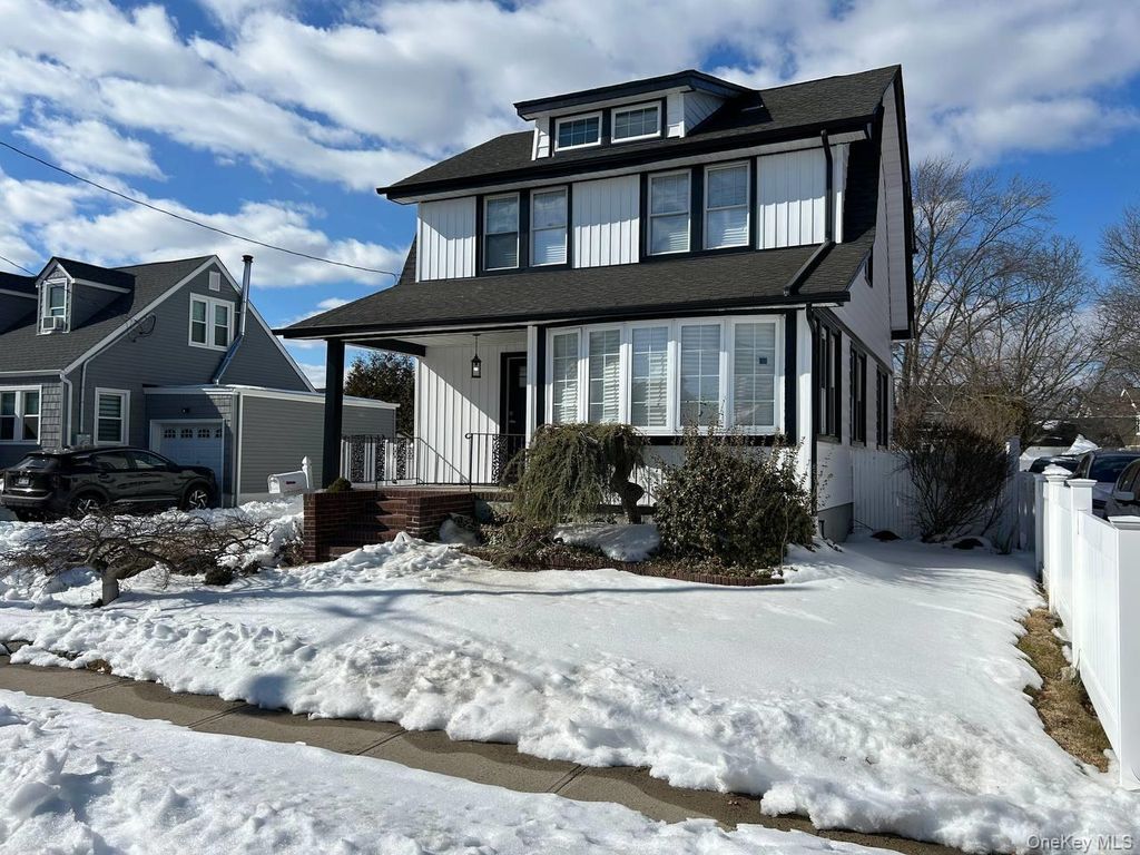 Photo of 53 Lee Avenue, Valley Stream, NY 11581 (MLS # 967041)