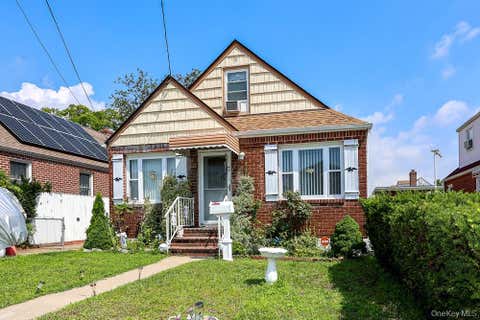 Homes For Sale - 7 Catherine Court<br/> Elmont, NY 11003
