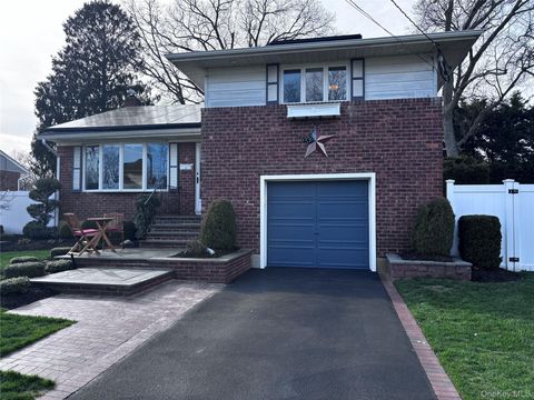 21 Nevin Terrace Massapequa Park NY 11762