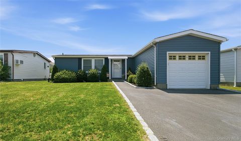 Condo For Sale - 35 Village Circle<br/> Manorville, NY 11949