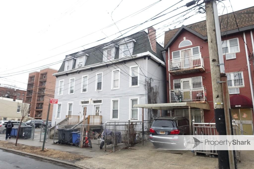 38th Avenue 3rd Floor, Woodside, Queens, NY - 4 Bedrooms  
1 Bathrooms  
6 Rooms - 