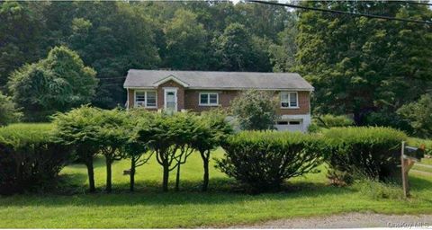 Homes For Sale - 113 Dog Tail Corners Road<br/> Wingdale, NY 12594