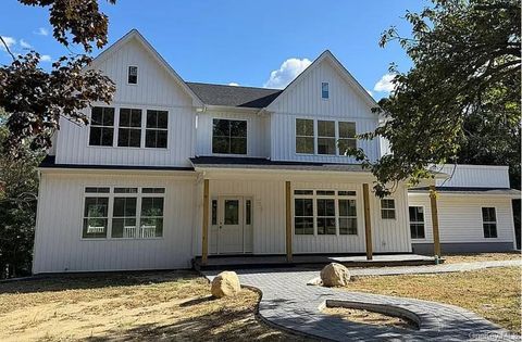 44 Elder Avenue Farmingville NY 11738