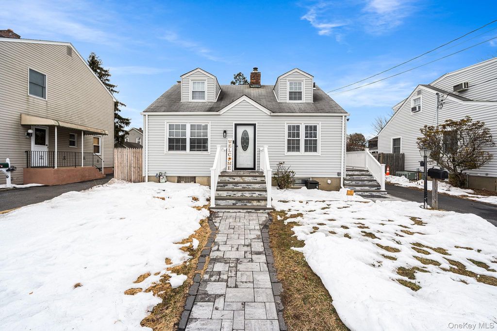Photo of 7 Cambridge Avenue, Bethpage, NY 11714 (MLS # 964568)