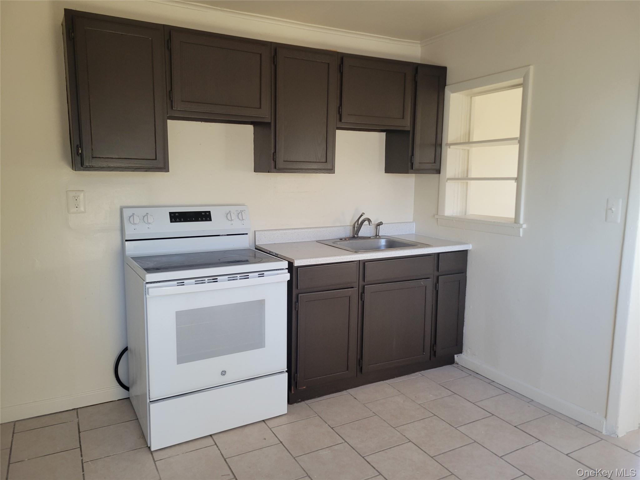 3479 Lexington Avenue L8